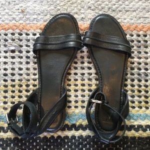 FRYE Black Leather Flat Ankle Strap Sandals
